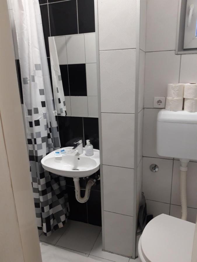 Lilishouse Prenociste Appartamento Belgrado Esterno foto